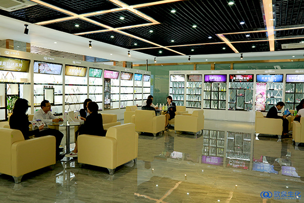 購(gòu)買化妝品為何要堅(jiān)持去實(shí)體店-歐泉生化